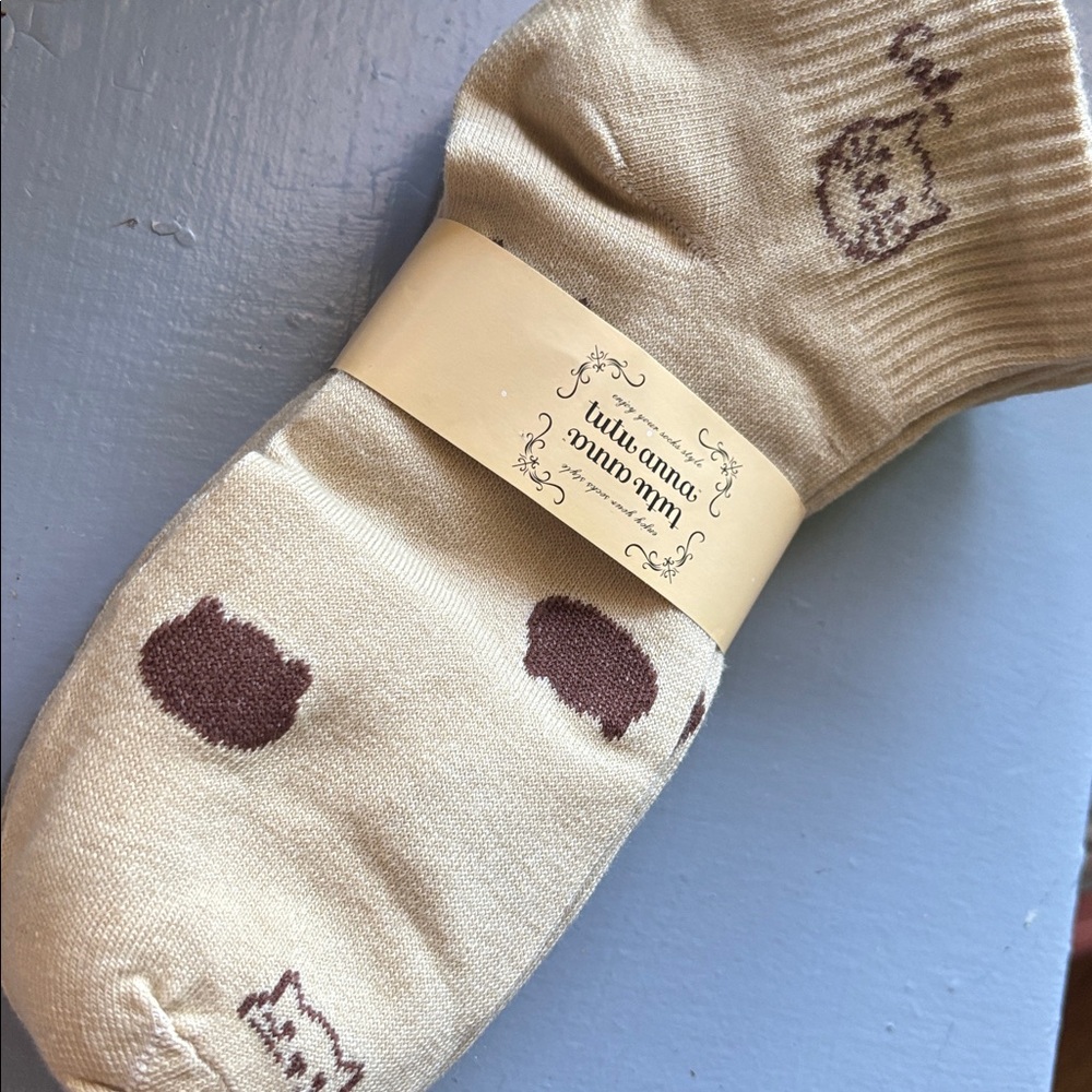 A set of 5 Beige Cat Patterned Socks
